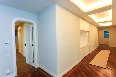 Casa à venda com 563m², 3 quartos e 4 vagasCorredor