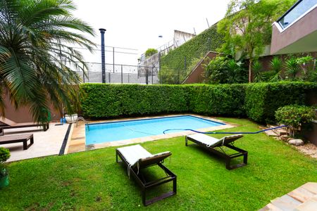 Casa à venda com 563m², 3 quartos e 4 vagasÁrea comum - Piscina