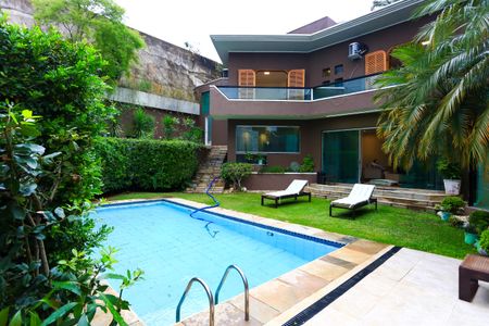 Casa à venda com 563m², 3 quartos e 4 vagasÁrea comum - Piscina