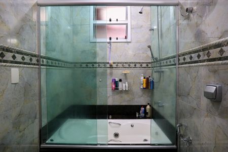 Casa à venda com 272m², 5 quartos e 8 vagas Casa à venda com 272m², 5 quartos e 8 vagasBanheiro da Suíte 1