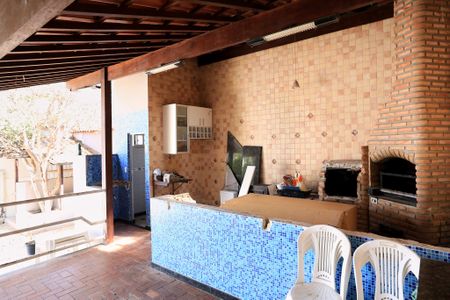 Casa à venda com 272m², 5 quartos e 8 vagas Casa à venda com 272m², 5 quartos e 8 vagasChurrasqueira