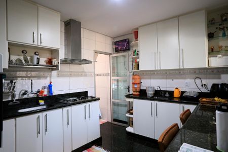 Casa à venda com 272m², 5 quartos e 8 vagas Casa à venda com 272m², 5 quartos e 8 vagasCozinha