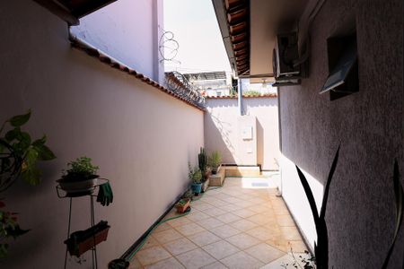 Casa à venda com 272m², 5 quartos e 8 vagas Casa à venda com 272m², 5 quartos e 8 vagasEntrada