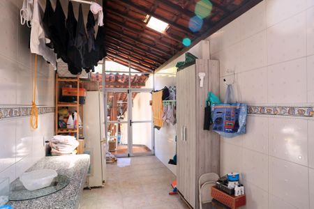 Casa à venda com 272m², 5 quartos e 8 vagas Casa à venda com 272m², 5 quartos e 8 vagasÁrea de Serviço