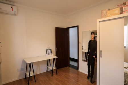 Casa à venda com 272m², 5 quartos e 8 vagas Casa à venda com 272m², 5 quartos e 8 vagasQuarto 1