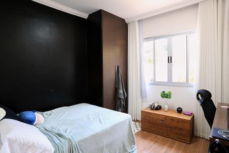 Casa à venda com 272m², 5 quartos e 8 vagas Casa à venda com 272m², 5 quartos e 8 vagasQuarto