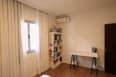 Casa à venda com 272m², 5 quartos e 8 vagas Casa à venda com 272m², 5 quartos e 8 vagasQuarto 1