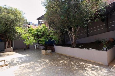 Casa à venda com 272m², 5 quartos e 8 vagas Casa à venda com 272m², 5 quartos e 8 vagasÁrea externa