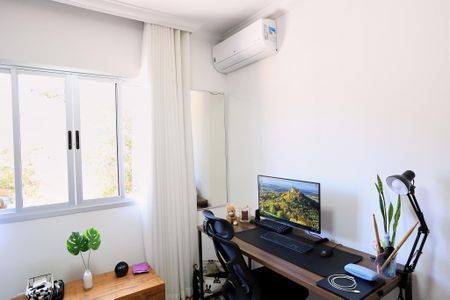 Casa à venda com 272m², 5 quartos e 8 vagas Casa à venda com 272m², 5 quartos e 8 vagasQuarto