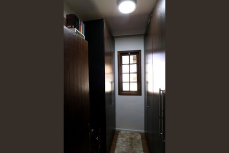 Casa à venda com 272m², 5 quartos e 8 vagas Casa à venda com 272m², 5 quartos e 8 vagasCloset