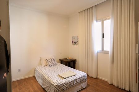 Casa à venda com 272m², 5 quartos e 8 vagas Casa à venda com 272m², 5 quartos e 8 vagasQuarto 1