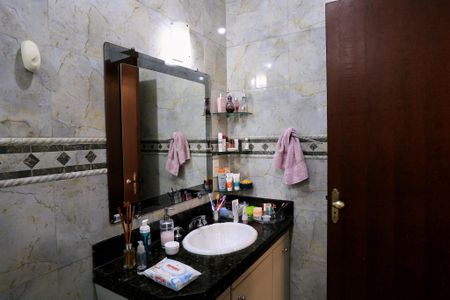 Casa à venda com 272m², 5 quartos e 8 vagas Casa à venda com 272m², 5 quartos e 8 vagasBanheiro da Suíte 1