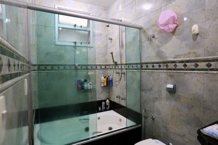 Casa à venda com 272m², 5 quartos e 8 vagas Casa à venda com 272m², 5 quartos e 8 vagasBanheiro da Suíte 1