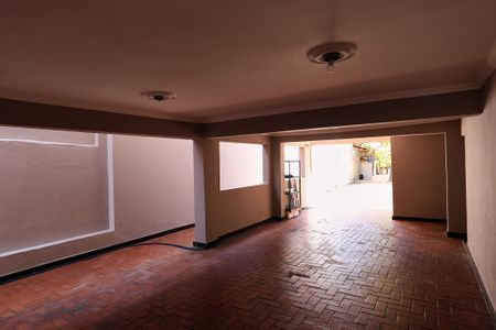 Casa à venda com 272m², 5 quartos e 8 vagas Casa à venda com 272m², 5 quartos e 8 vagasGaragem