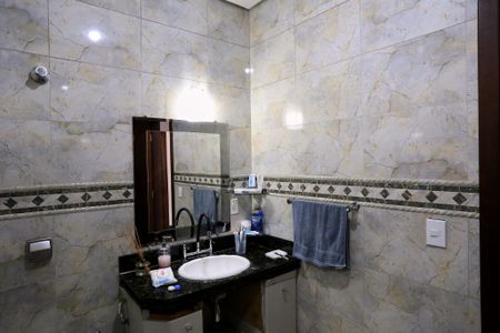 Casa à venda com 272m², 5 quartos e 8 vagas Casa à venda com 272m², 5 quartos e 8 vagasBanheiro