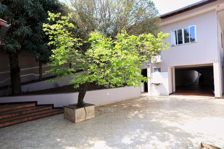 Casa à venda com 272m², 5 quartos e 8 vagas Casa à venda com 272m², 5 quartos e 8 vagasÁrea externa