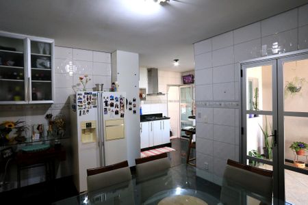 Casa à venda com 272m², 5 quartos e 8 vagas Casa à venda com 272m², 5 quartos e 8 vagasCopa