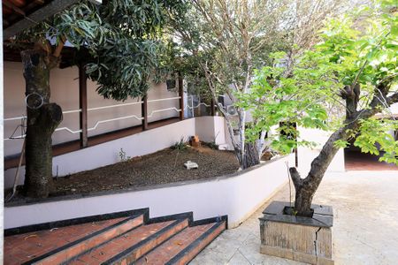 Casa à venda com 272m², 5 quartos e 8 vagas Casa à venda com 272m², 5 quartos e 8 vagasÁrea externa