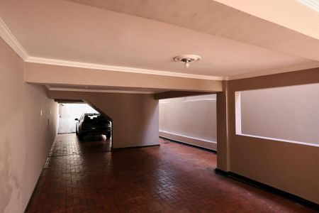 Casa à venda com 272m², 5 quartos e 8 vagas Casa à venda com 272m², 5 quartos e 8 vagasGaragem