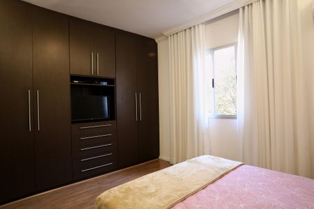 Casa à venda com 272m², 5 quartos e 8 vagas Casa à venda com 272m², 5 quartos e 8 vagasSuíte 1