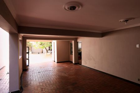 Casa à venda com 272m², 5 quartos e 8 vagas Casa à venda com 272m², 5 quartos e 8 vagasGaragem