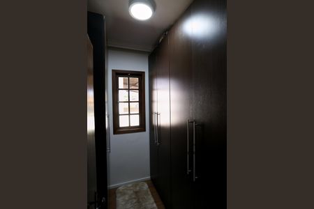 Casa à venda com 272m², 5 quartos e 8 vagas Casa à venda com 272m², 5 quartos e 8 vagasCloset