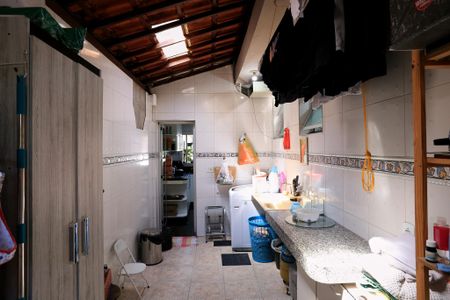 Casa à venda com 272m², 5 quartos e 8 vagas Casa à venda com 272m², 5 quartos e 8 vagasÁrea de Serviço