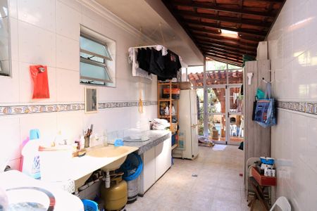 Casa à venda com 272m², 5 quartos e 8 vagas Casa à venda com 272m², 5 quartos e 8 vagasÁrea de Serviço