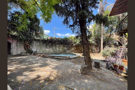 Casa à venda com 450m², 3 quartos e 5 vagas Casa à venda com 450m², 3 quartos e 5 vagasQuintal