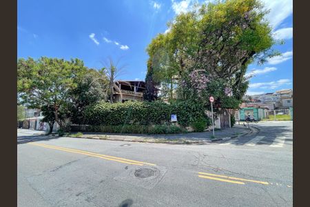 Casa à venda com 450m², 3 quartos e 5 vagas Casa à venda com 450m², 3 quartos e 5 vagasFachada