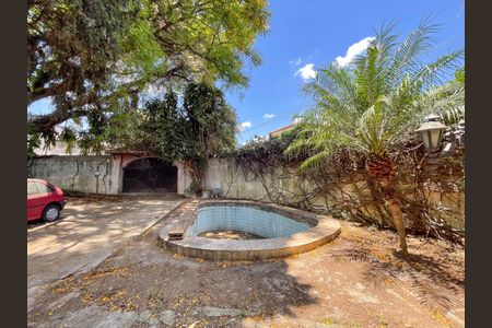 Casa à venda com 450m², 3 quartos e 5 vagas Casa à venda com 450m², 3 quartos e 5 vagasPiscina