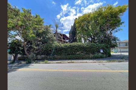 Casa à venda com 450m², 3 quartos e 5 vagas Casa à venda com 450m², 3 quartos e 5 vagasFachada