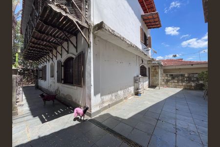 Casa à venda com 450m², 3 quartos e 5 vagas Casa à venda com 450m², 3 quartos e 5 vagasQuintal