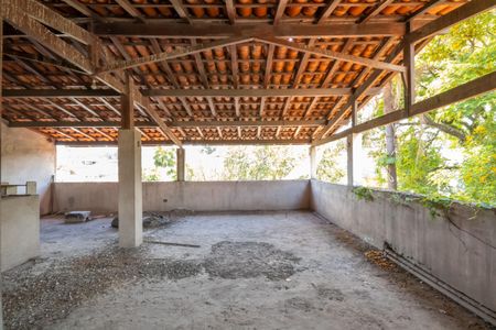 Casa à venda com 450m², 3 quartos e 5 vagas Casa à venda com 450m², 3 quartos e 5 vagasTerraço