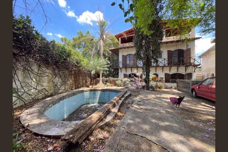 Casa à venda com 450m², 3 quartos e 5 vagas Casa à venda com 450m², 3 quartos e 5 vagasPiscina