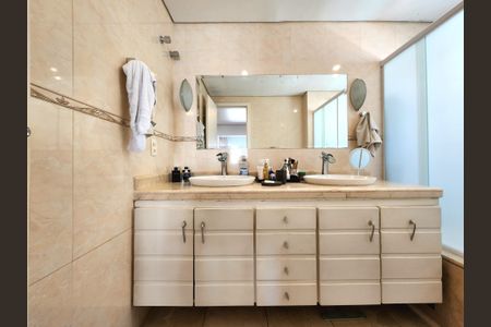 Apartamento à venda com 195m², 3 quartos e 3 vagas Apartamento à venda com 195m², 3 quartos e 3 vagasBanheiro da Suíte 3