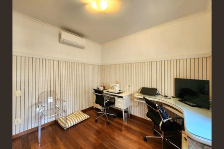 Apartamento à venda com 195m², 3 quartos e 3 vagas Apartamento à venda com 195m², 3 quartos e 3 vagasSuíte 2