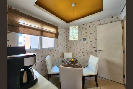 Apartamento à venda com 195m², 3 quartos e 3 vagas Apartamento à venda com 195m², 3 quartos e 3 vagasCopa