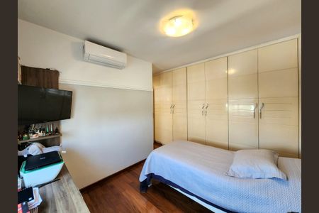 Apartamento à venda com 195m², 3 quartos e 3 vagas Apartamento à venda com 195m², 3 quartos e 3 vagasSuíte 1