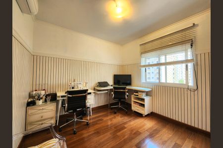 Apartamento à venda com 195m², 3 quartos e 3 vagas Apartamento à venda com 195m², 3 quartos e 3 vagasSuíte 2