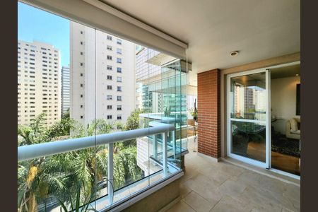 Apartamento à venda com 195m², 3 quartos e 3 vagas Apartamento à venda com 195m², 3 quartos e 3 vagasVaranda