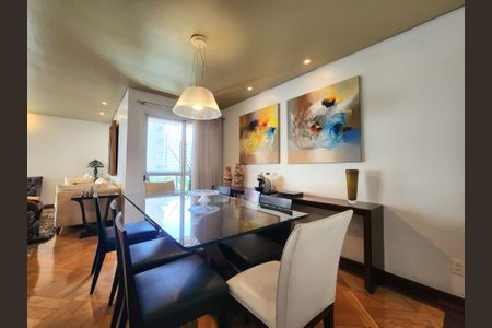 Apartamento à venda com 195m², 3 quartos e 3 vagas Apartamento à venda com 195m², 3 quartos e 3 vagasSala de Jantar