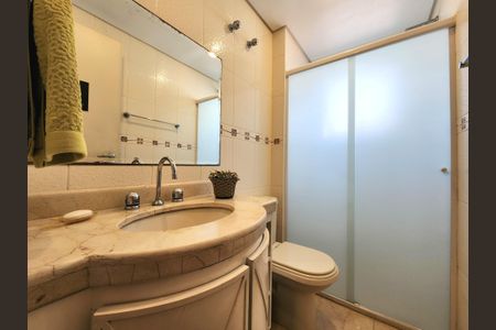 Apartamento à venda com 195m², 3 quartos e 3 vagas Apartamento à venda com 195m², 3 quartos e 3 vagasBanheiro da Suíte 2