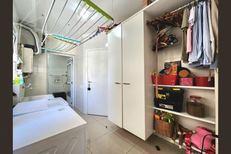 Apartamento à venda com 195m², 3 quartos e 3 vagas Apartamento à venda com 195m², 3 quartos e 3 vagasÁrea de Serviço