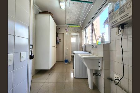 Apartamento à venda com 195m², 3 quartos e 3 vagas Apartamento à venda com 195m², 3 quartos e 3 vagasÁrea de Serviço