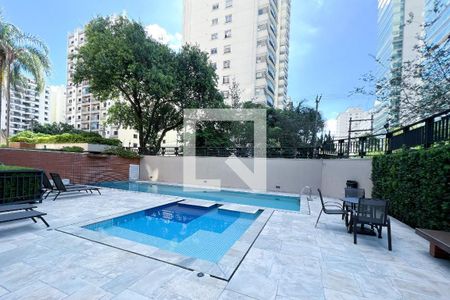 Apartamento à venda com 195m², 3 quartos e 3 vagas Apartamento à venda com 195m², 3 quartos e 3 vagasÁrea comum - Piscina