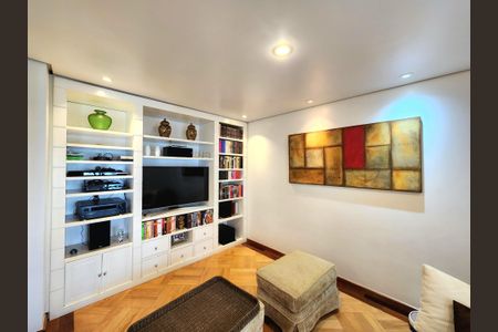 Apartamento à venda com 195m², 3 quartos e 3 vagas Apartamento à venda com 195m², 3 quartos e 3 vagasSala de TV