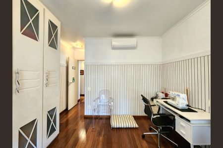 Apartamento à venda com 195m², 3 quartos e 3 vagas Apartamento à venda com 195m², 3 quartos e 3 vagasSuíte 2