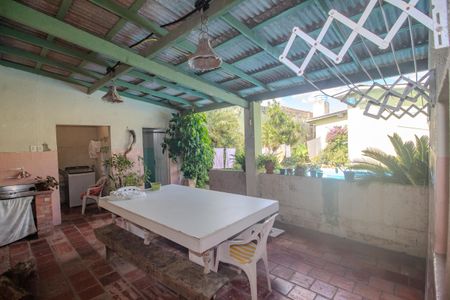 Casa à venda com 140m², 5 quartos e 2 vagasQuintal/Churrasqueira