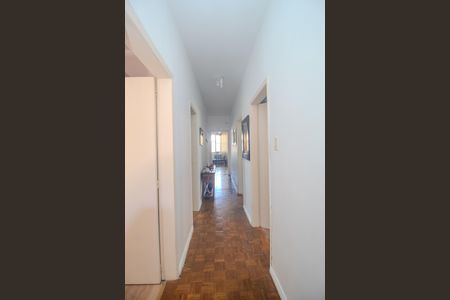 Casa à venda com 140m², 5 quartos e 2 vagasCorredor